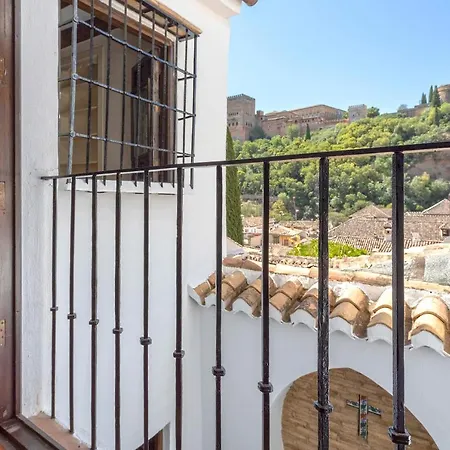 Genteel Mirador De Reyes